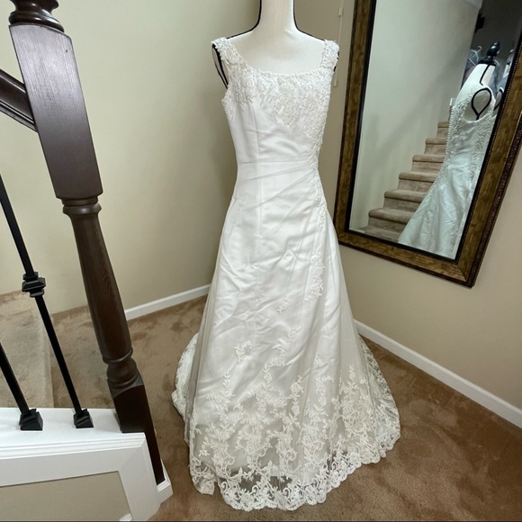 Maggie Sottero wedding dress size 12 - Picture 10 of 15